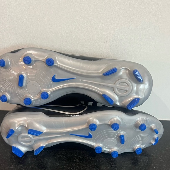 Nike Men’s 8 Tiempo Legend 10 Club Multi-Ground Low-Top Soccer Cleats DV4344-040 - Picture 11 of 11